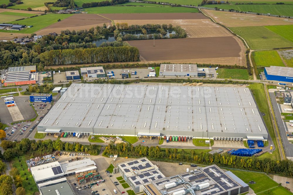 Luftbild Emmerich am Rhein - Lagerhauskomplex- Gebäude im Gewerbegebiet BLG Handelslogistik GmbH & Co.KG im Ortsteil Hüthum in Emmerich am Rhein im Bundesland Nordrhein-Westfalen, Deutschland