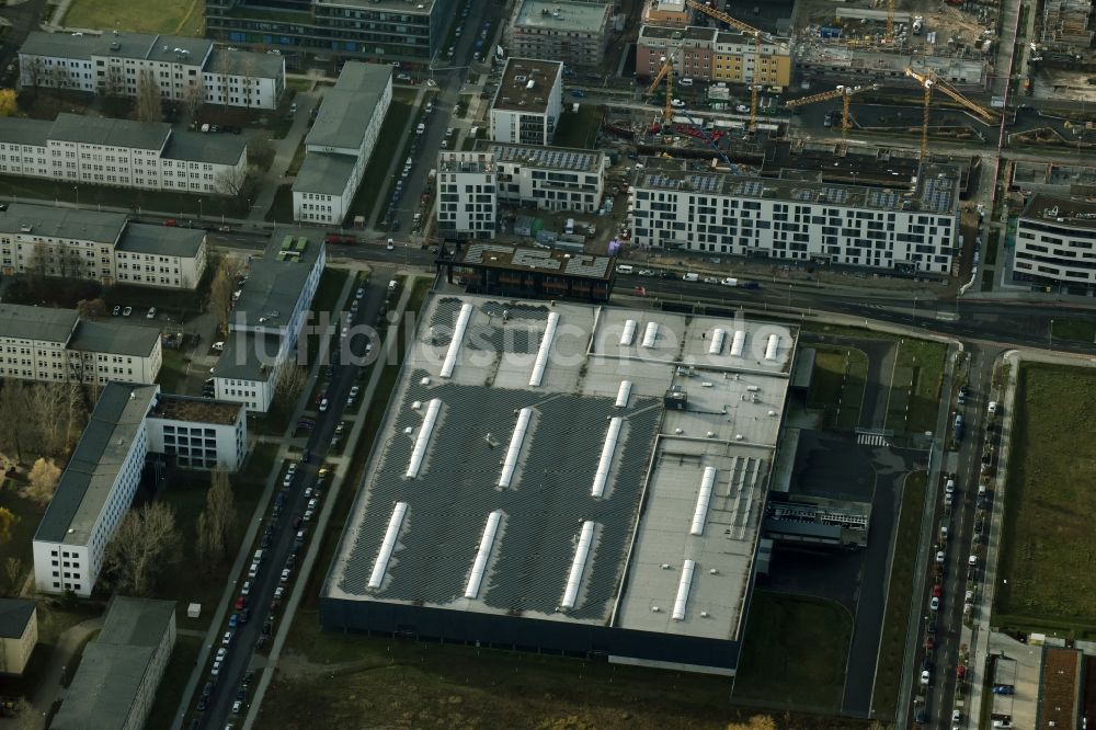 Berlin aus der Vogelperspektive: Lagerhauskomplex- Gebäude im Gewerbegebiet am Groß-Berliner Damm in Berlin