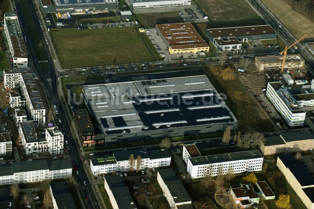 Berlin aus der Vogelperspektive: Lagerhauskomplex- Gebäude im Gewerbegebiet am Groß-Berliner Damm in Berlin