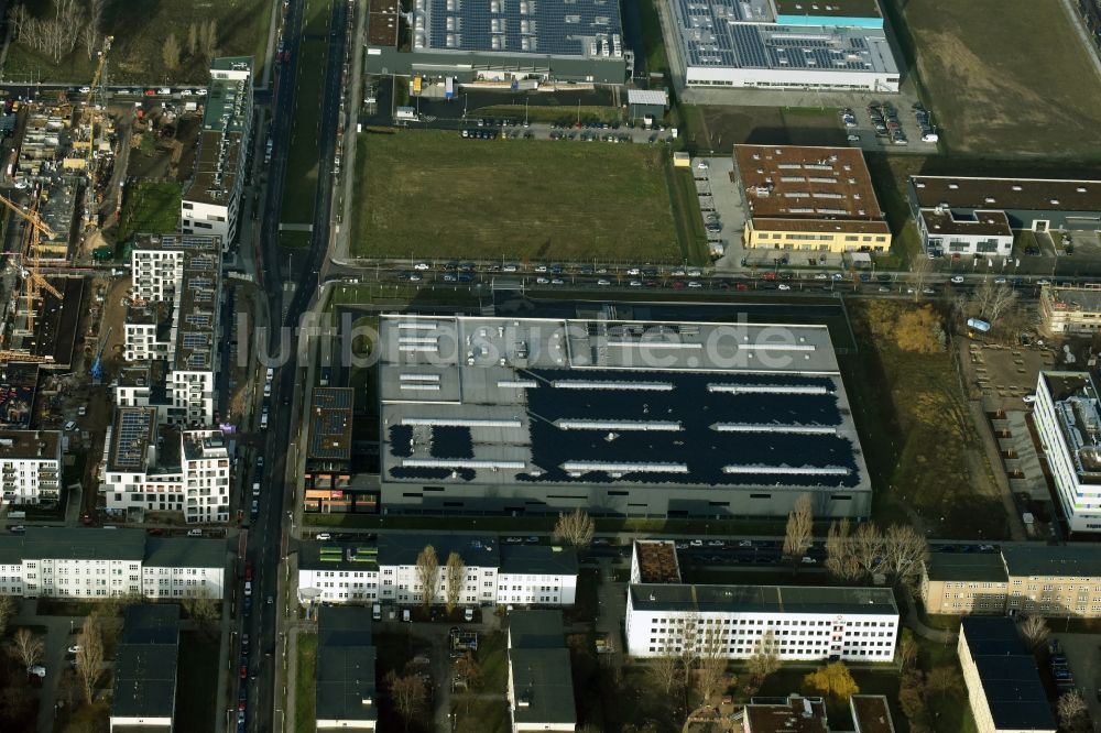 Luftaufnahme Berlin - Lagerhauskomplex- Gebäude im Gewerbegebiet am Groß-Berliner Damm in Berlin