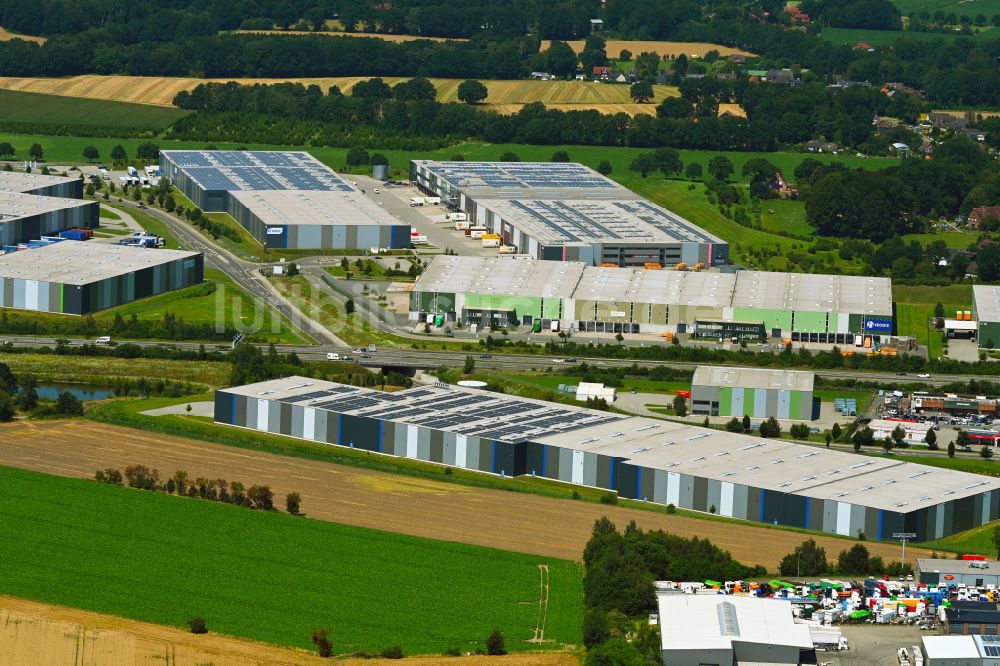 Mienenbüttel aus der Vogelperspektive: Lagerhauskomplex- Gebäude im Gewerbegebiet in Mienenbüttel im Bundesland Niedersachsen, Deutschland