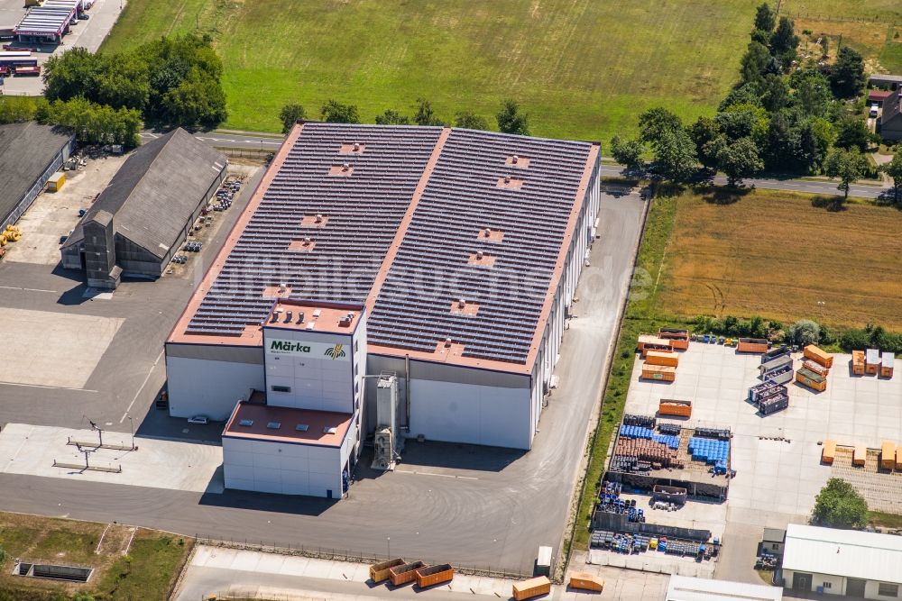 Niemegk aus der Vogelperspektive: Lagerhauskomplex- Gebäude im Gewerbegebiet Märka GmbH am Altdorfer Weg in Niemegk im Bundesland Brandenburg, Deutschland