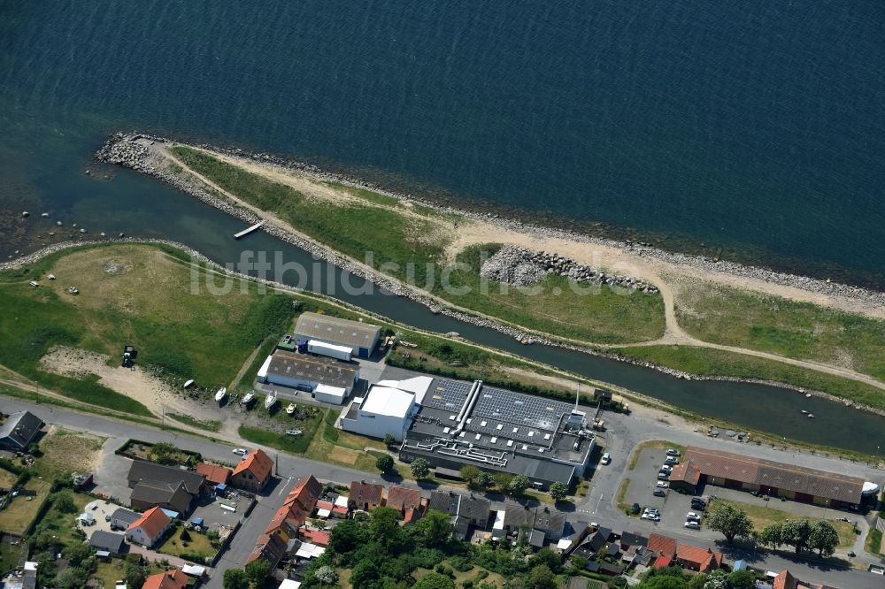 Hasle aus der Vogelperspektive: Lagerhauskomplex- Gebäude im Gewerbegebiet an der Sondre Baek am Ufer der Ostsee in Hasle in Region Hovedstaden, Dänemark