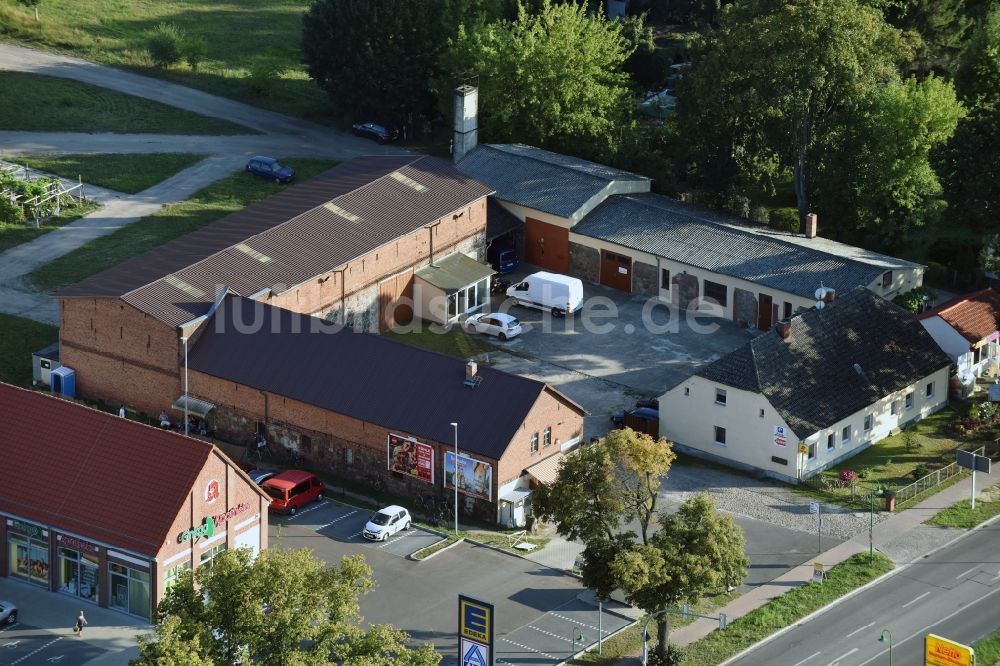 Werneuchen von oben - Lagerhauskomplex- Gebäude im Gewerbegebiet in Werneuchen im Bundesland Brandenburg