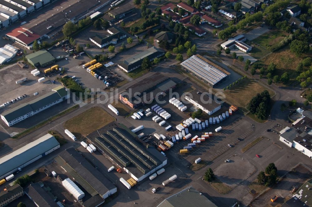 Luftaufnahme Lahr/Schwarzwald - Lagerhauskomplex- Gebäude im Gewerbegebiet Zehnder Group Deutschland GmbH in Lahr/Schwarzwald im Bundesland Baden-Württemberg, Deutschland