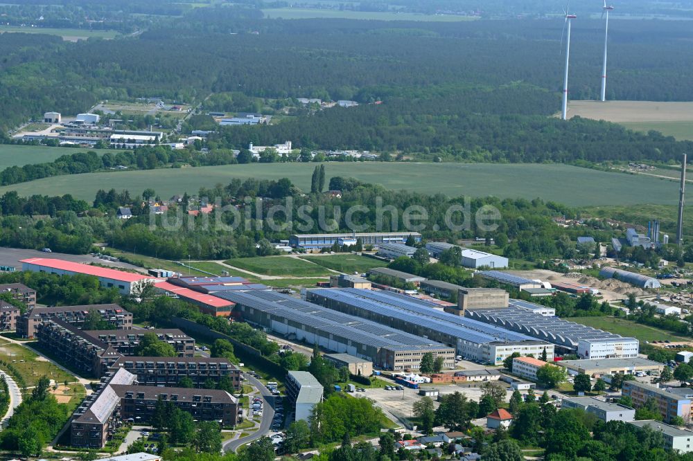 Bernau aus der Vogelperspektive: Lagerhauskomplex im Gewerbegebiet am Schönfelder Weg in Bernau im Bundesland Brandenburg, Deutschland