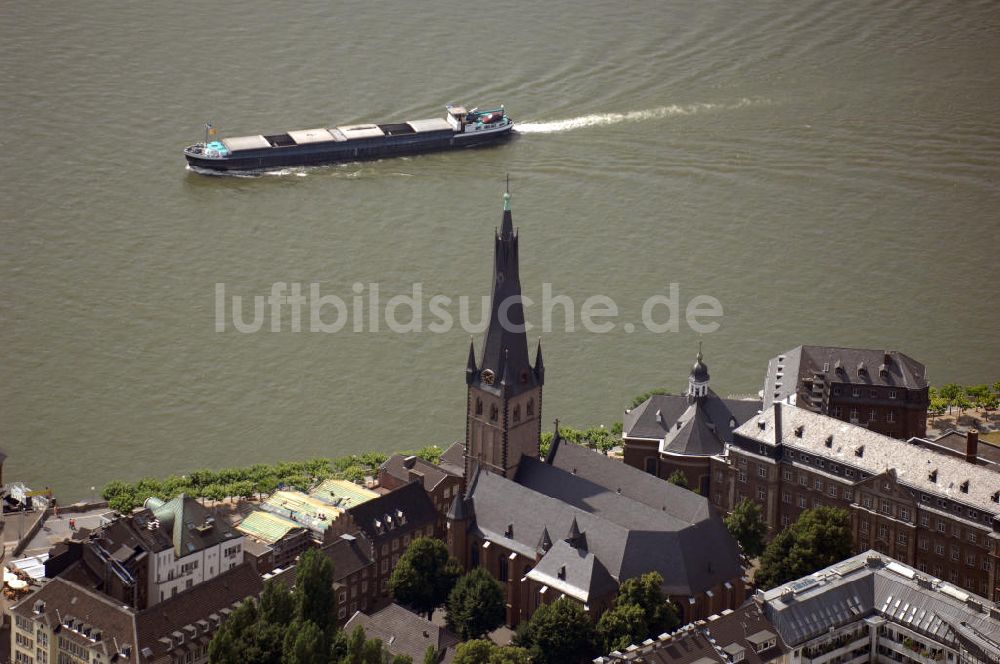 Luftbild Düsseldorf - Lambertuskirche mit schiefem Turm in Düsseldorf