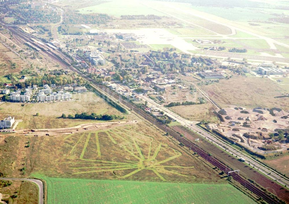 Luftbild Schönefeld, Brandenburg - Land-Art Projekt im Gewerbe- und Wohngebiet Roncasa der HVB Projekt GmbH westlich des S- und Fernbahnhofes Schönefeld