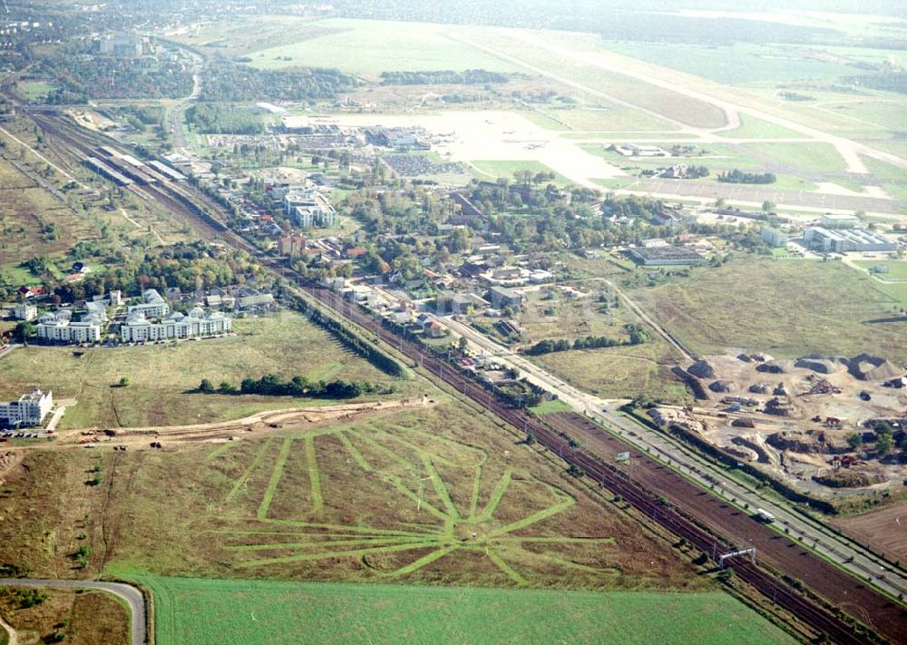 Luftbild Schönefeld, Brandenburg - Land-Art Projekt im Gewerbe- und Wohngebiet Roncasa der HVB Projekt GmbH westlich des S- und Fernbahnhofes Schönefeld.