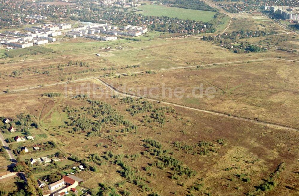 Luftbild Schönefeld, Brandenburg - Land-Art Projekt im Gewerbe- und Wohngebiet Roncasa der HVB Projekt GmbH westlich des S- und Fernbahnhofes Schönefeld.