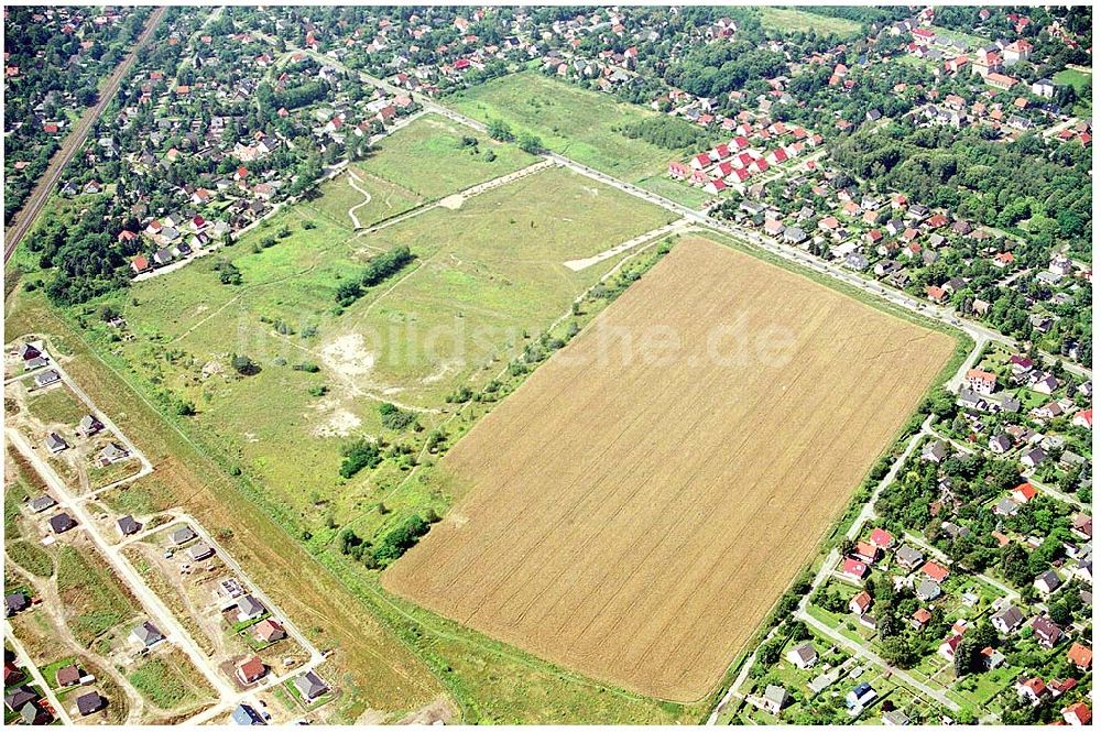 Berlin - Hellersdorf aus der Vogelperspektive: Landberger Strasse