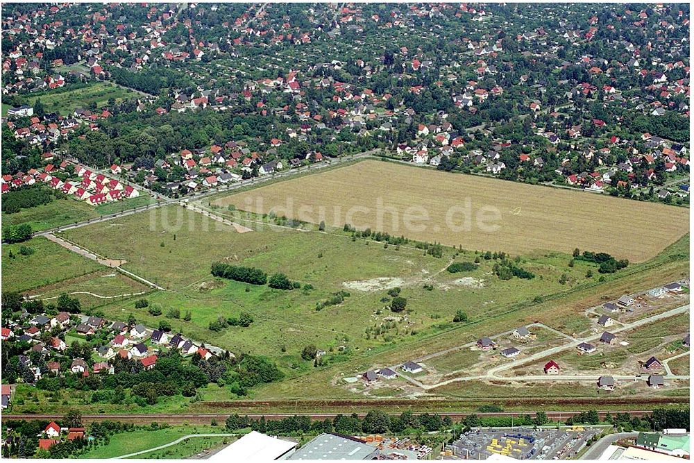 Berlin - Hellersdorf aus der Vogelperspektive: Landberger Strasse