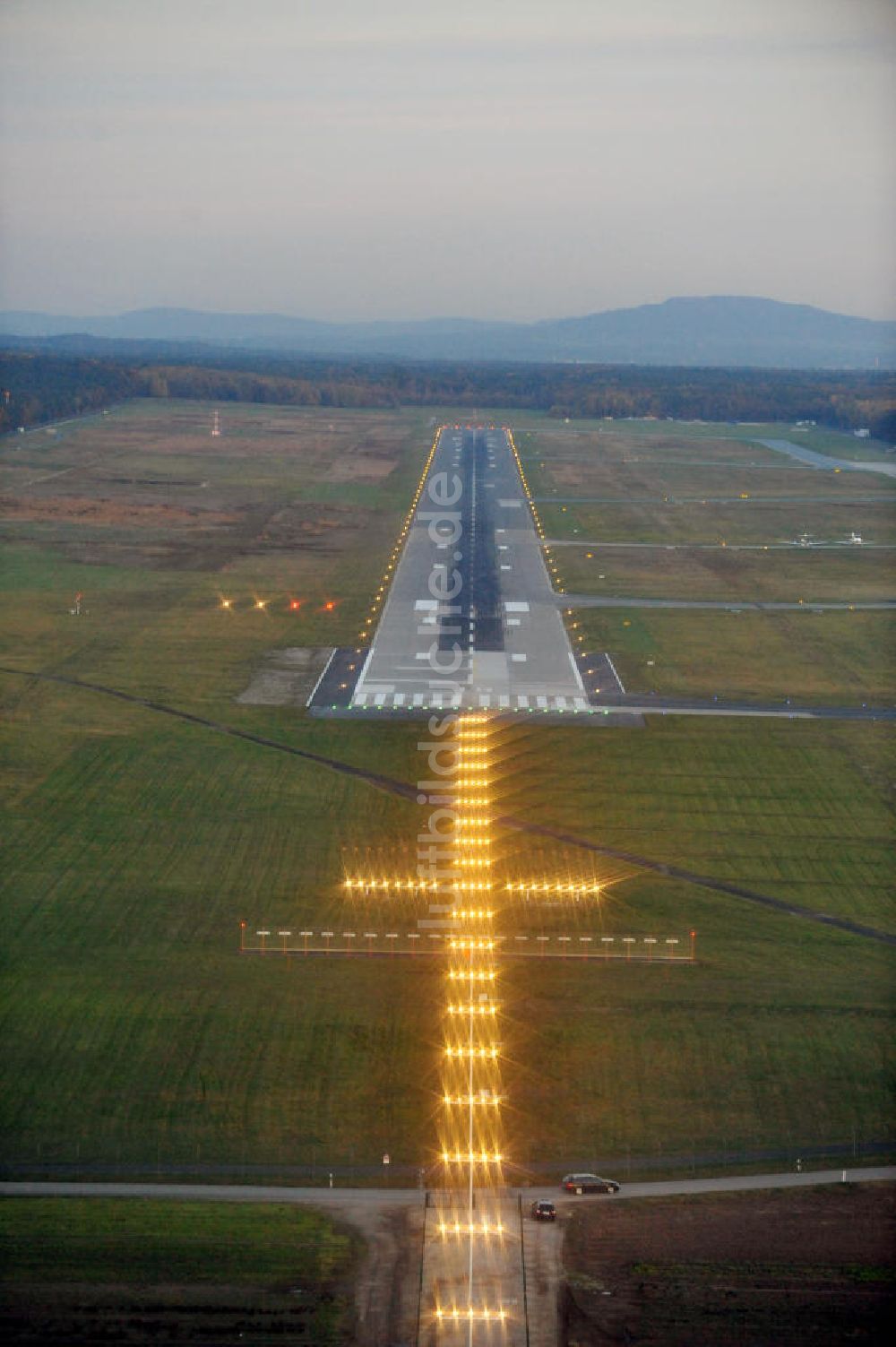 Luftbild Nürnberg - Landebahn Flughafen Nürnberg