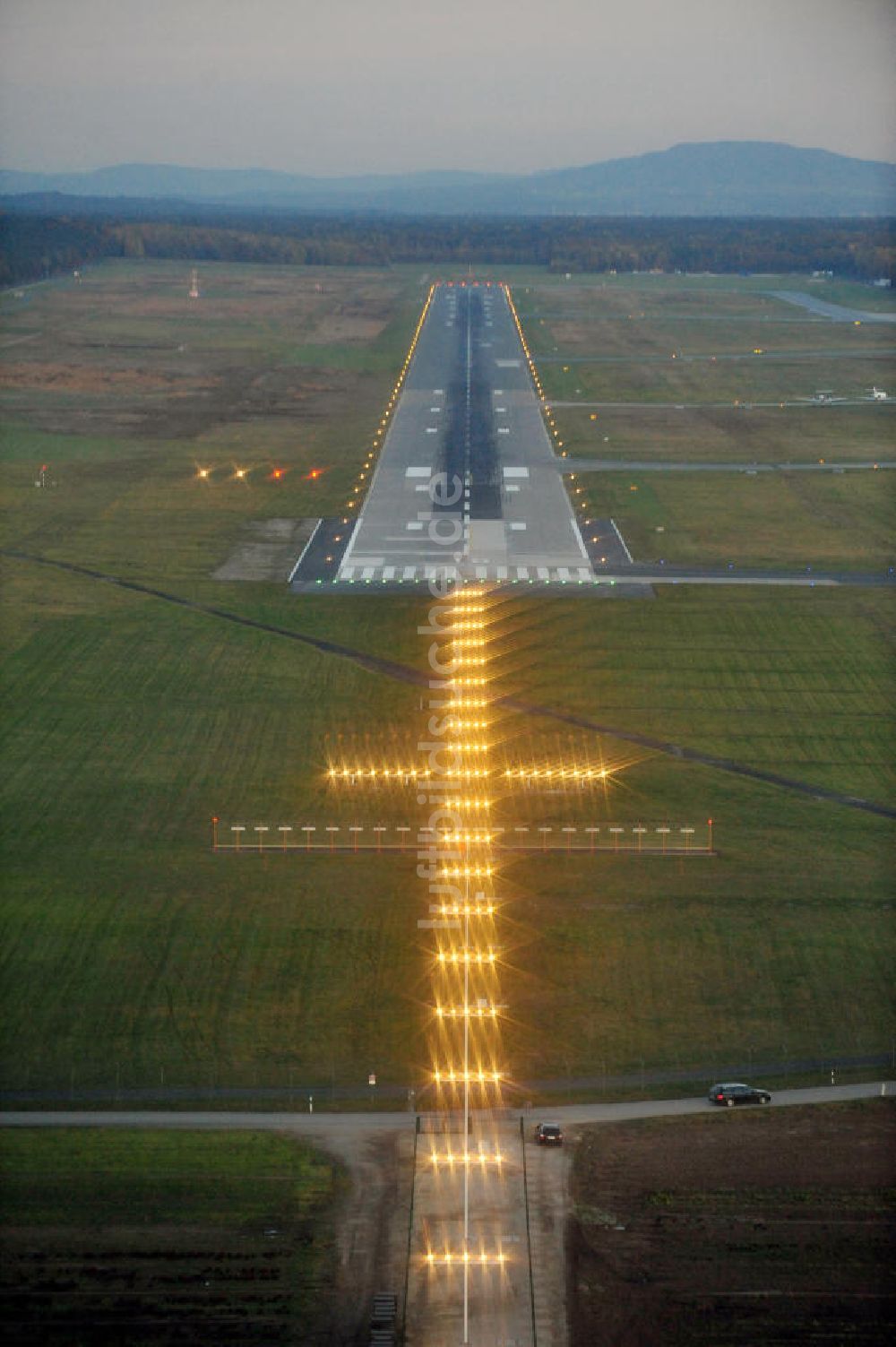 Luftaufnahme Nürnberg - Landebahn Flughafen Nürnberg