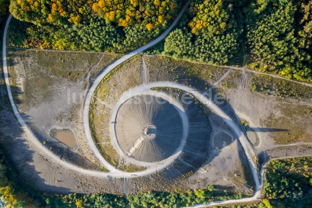 Luftaufnahme Gelsenkirchen - Landmarke Himmelstreppe des Künstlers Herman Prigann auf einer ehemaligen Abraumhalde in Gelsenkirchen im Bundesland Nordrhein-Westfalen