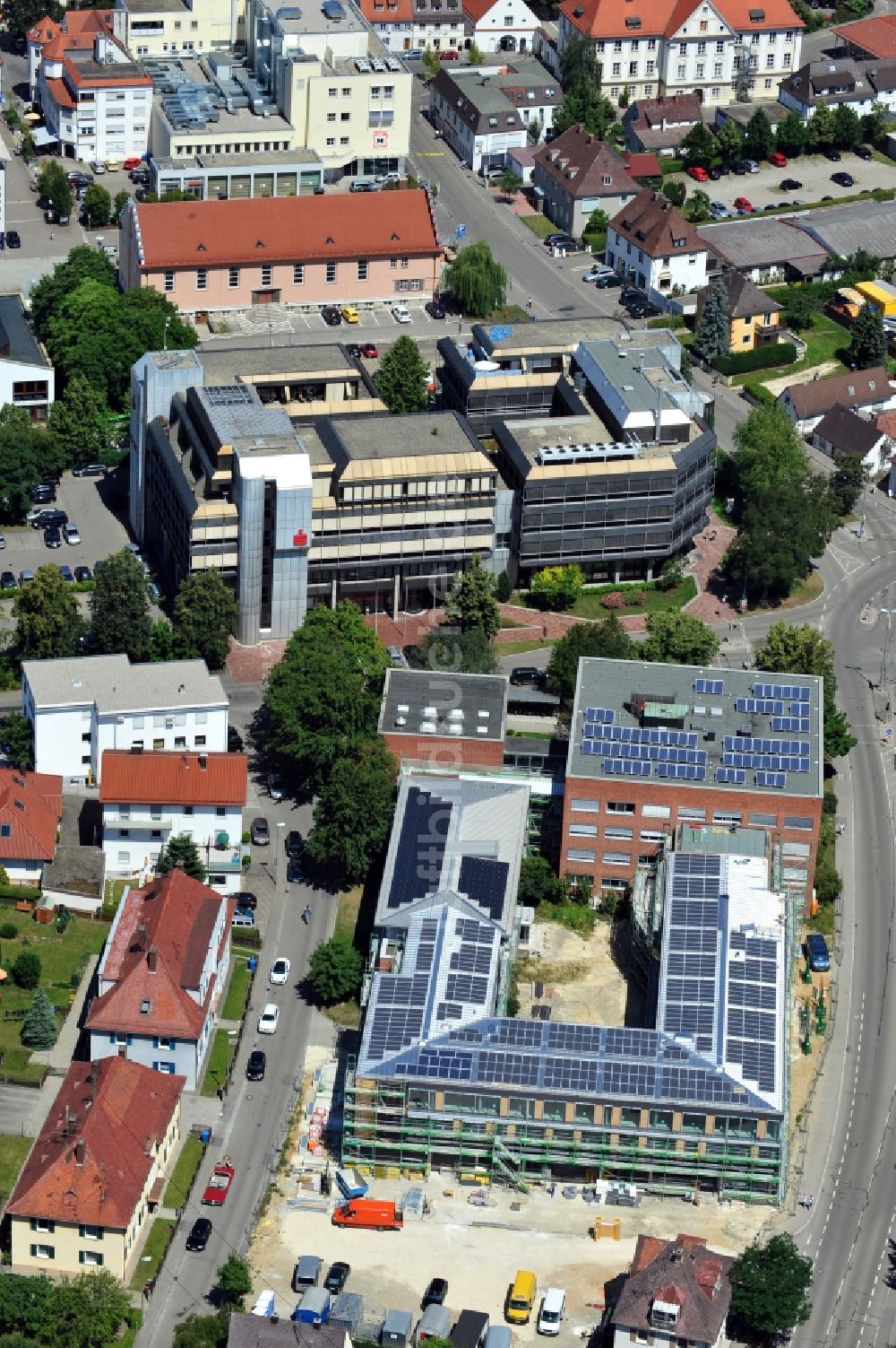 Günzburg aus der Vogelperspektive: Landratsamterweiterung in Günzburg im Bundesland Bayern