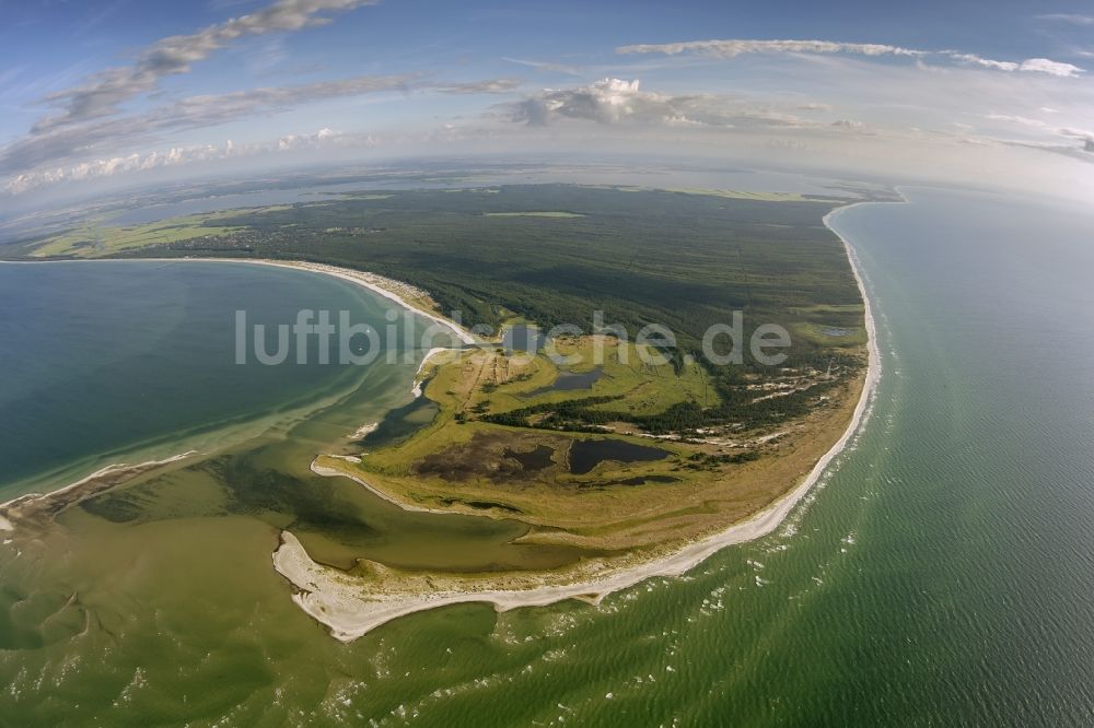 Born a. Darß aus der Vogelperspektive: Landschaft des Darßer Ort zwischen Ostsee und Libbertsee mit dem Weststrand am Darß im Nationalpark Vorpommersche Boddenlandschaft bei Born a. Darß im Bundesland Mecklenburg-Vorpommern