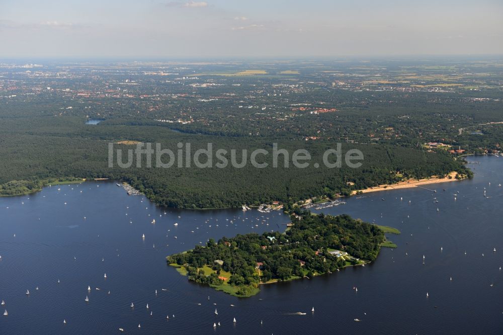 Berlin aus der Vogelperspektive: Landschaft entlang der Uferbereiche des Großen Wannsee mit dem Grunewald im Stadtbezirk Charlottenburg-Wilmersdorf von Berlin