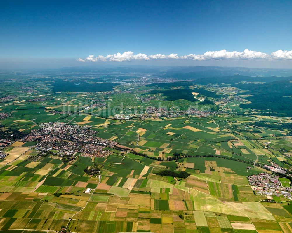 Luftaufnahme Heitersheim - Landschaft von Feldern der Landwirtschaft bei Heitersheim im Bundesland Baden-Württemberg