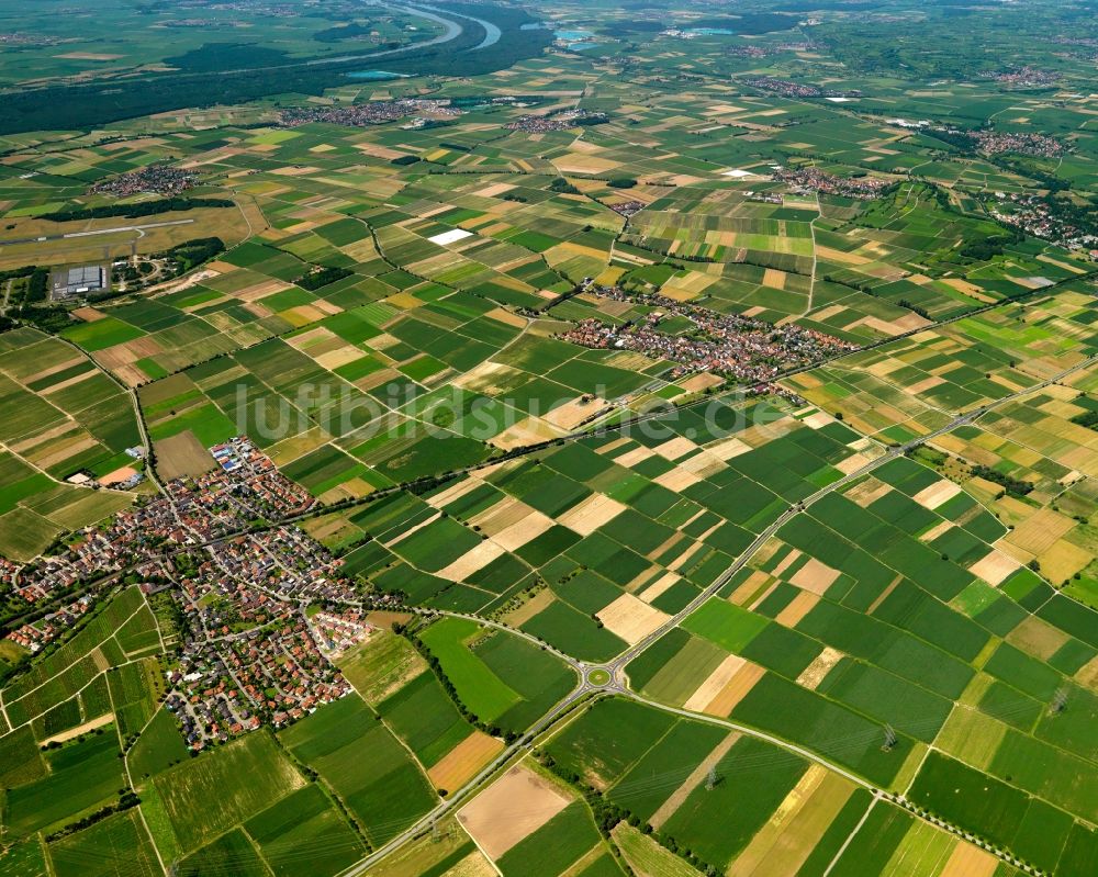 Heitersheim aus der Vogelperspektive: Landschaft von Feldern der Landwirtschaft bei Heitersheim im Bundesland Baden-Württemberg