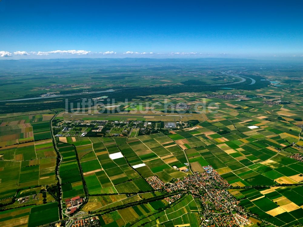 Luftbild Heitersheim - Landschaft von Feldern der Landwirtschaft bei Heitersheim im Bundesland Baden-Württemberg