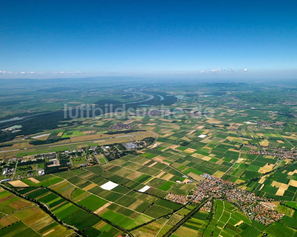 Luftaufnahme Heitersheim - Landschaft von Feldern der Landwirtschaft bei Heitersheim im Bundesland Baden-Württemberg