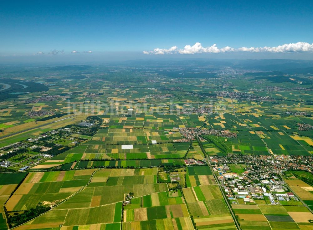 Luftbild Heitersheim - Landschaft von Feldern der Landwirtschaft bei Heitersheim im Bundesland Baden-Württemberg