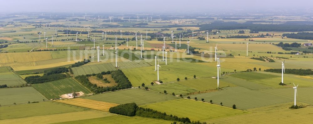 Luftaufnahme Rüthen - Landschaft mit Feldern und Windrädern bei Rüthen in Nordrhein- Westfalen