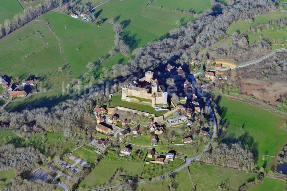 Prudhomat von oben - Landschaft der Festung / Burg Chateau de Castelnau-Bretenouxl in Prudhomat in der Provinz Lot in Frankreich