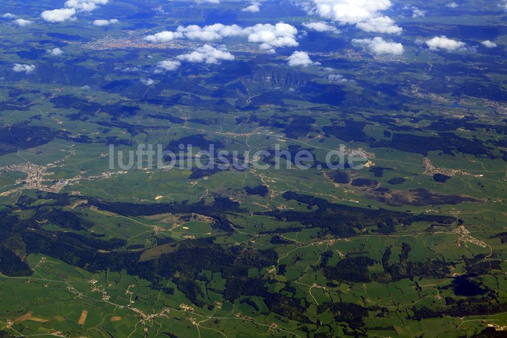 Le Russey aus der Vogelperspektive: Landschaft im Gebirgszug des Französischen Jura bei Le Russey in Bourgogne-Franche-Comte, Frankreich