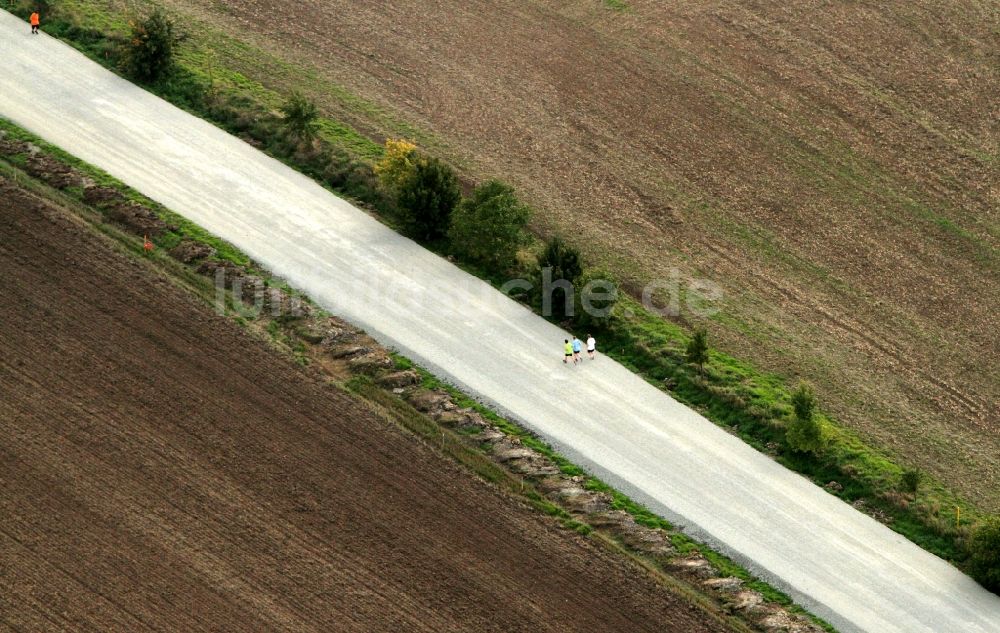 Luftaufnahme Mühlhausen - Landschaft / Herbstlandschaft abgeernteter Felder am Stadtrand von Mühlhausen im Bundesland Thüringen