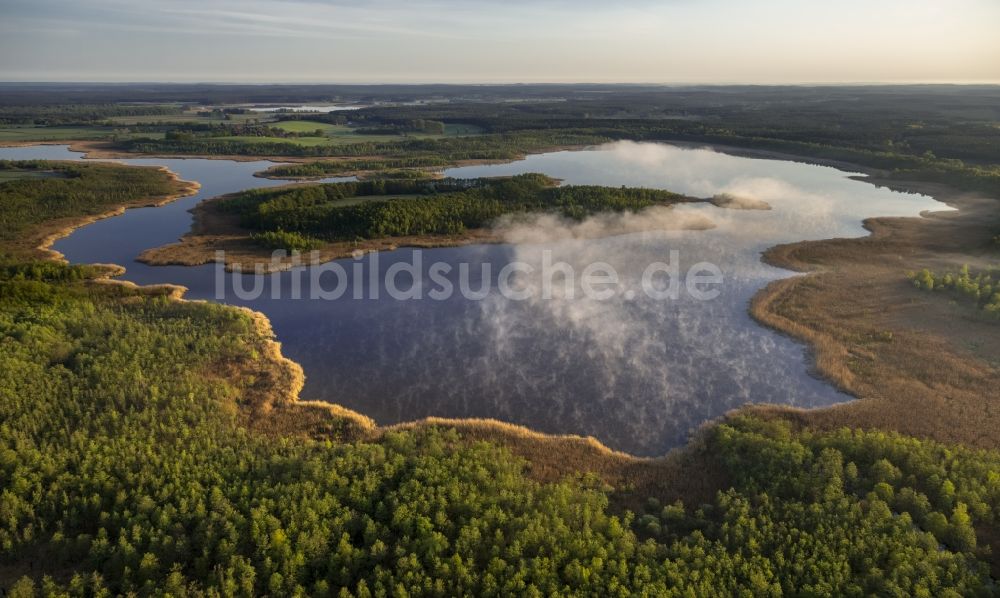 Luftaufnahme Roggentin - Landschaft des Jäthensee in Roggentinim Bundesland Mecklenburg-Vorpommern