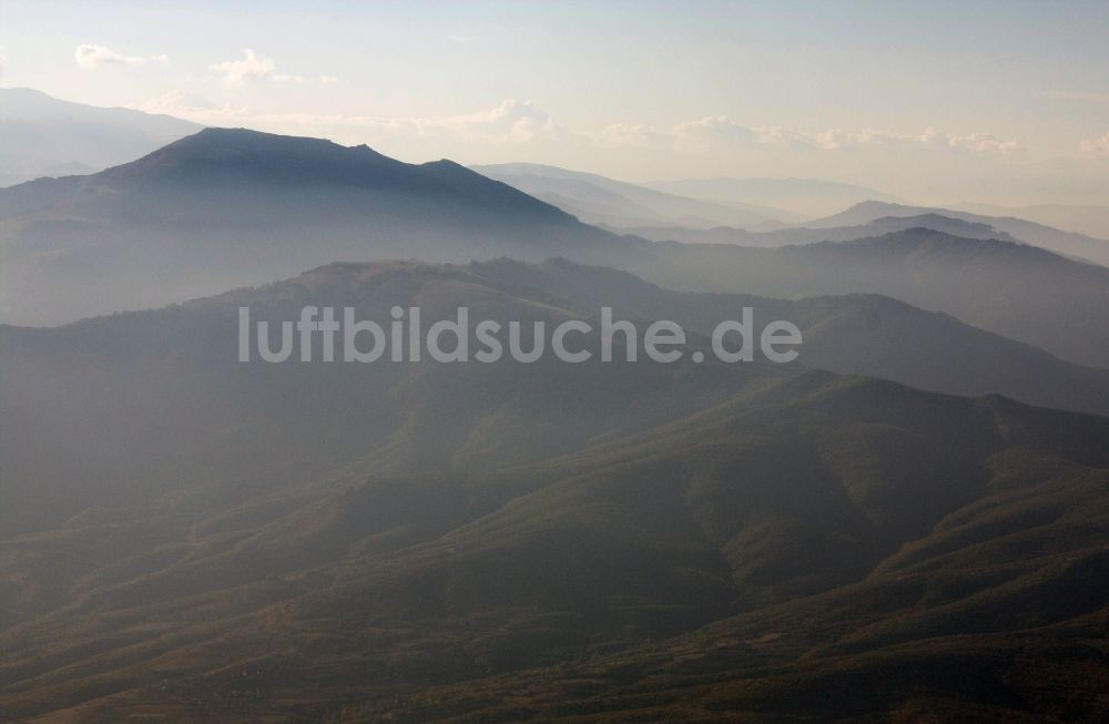 Luftaufnahme Veles - Landschaft vom Mazedonisches Bergland in der Nähe von Veles in Mazedonien