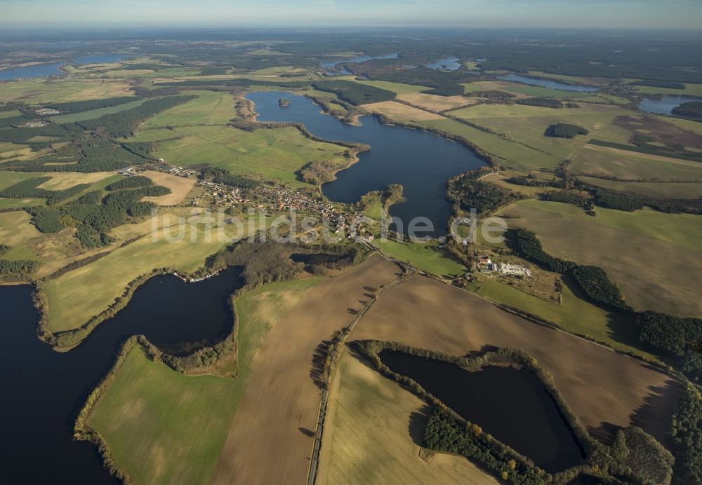 Wustrow von oben - Landschaft der Mecklenburger Seenplatte bei Wustrow im Bundesland Mecklenburg-Vorpommern