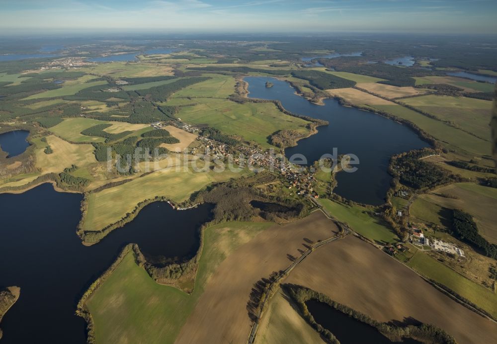 Wustrow aus der Vogelperspektive: Landschaft der Mecklenburger Seenplatte bei Wustrow im Bundesland Mecklenburg-Vorpommern