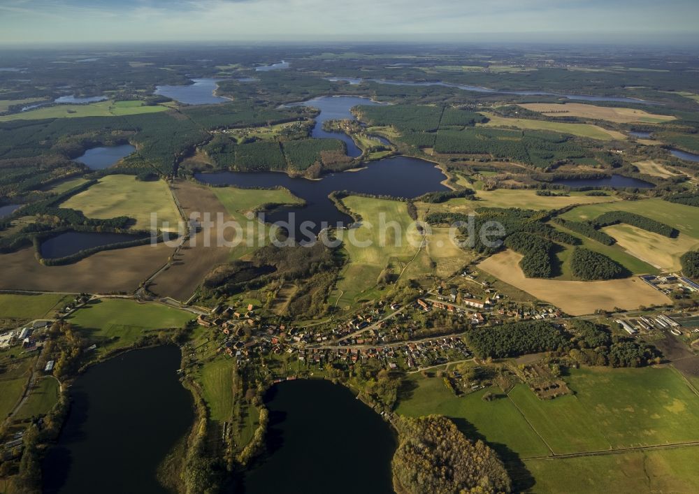 Luftaufnahme Wustrow - Landschaft der Mecklenburger Seenplatte bei Wustrow im Bundesland Mecklenburg-Vorpommern