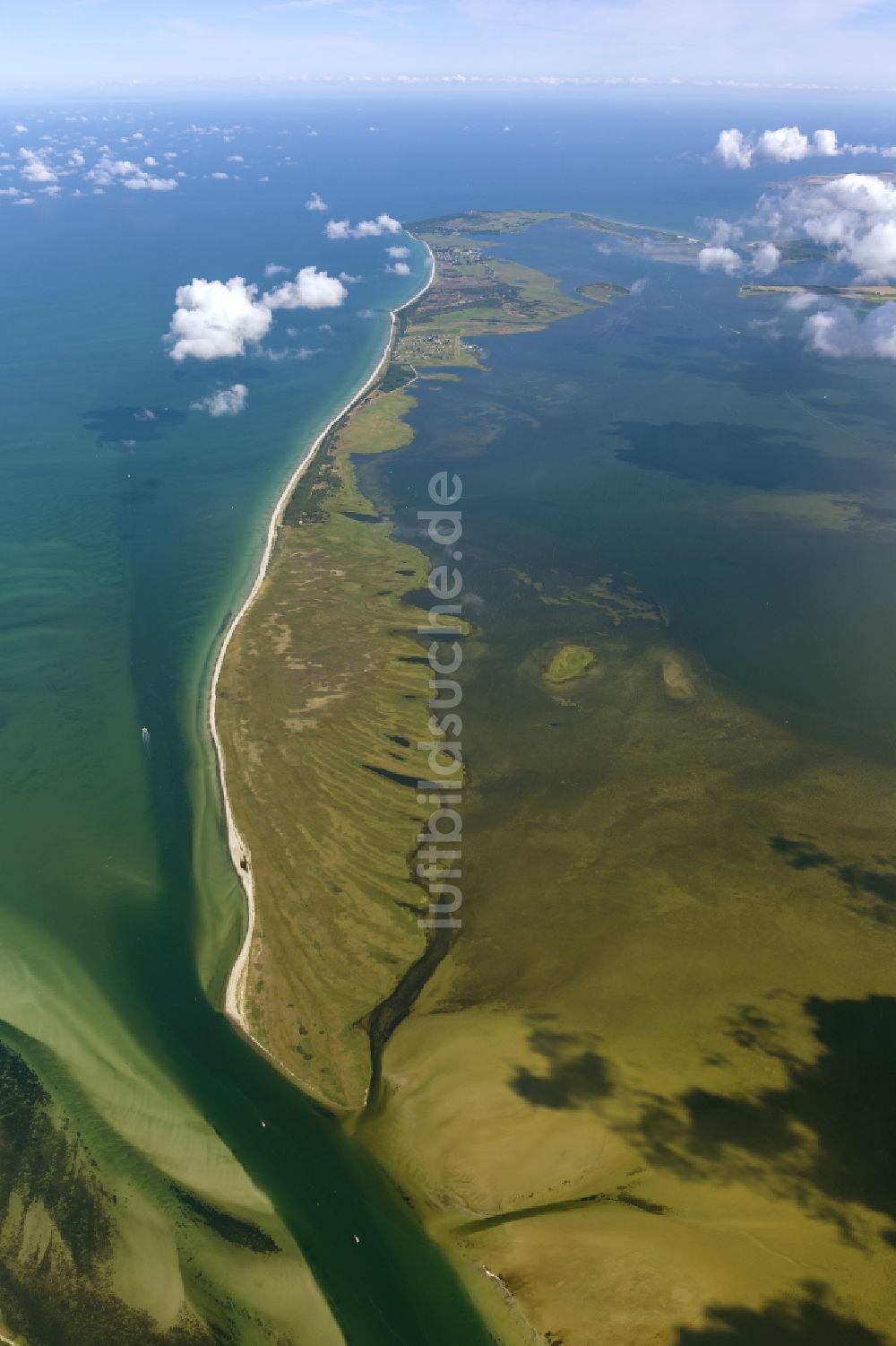 Luftaufnahme Vitte - Landschaft des Naturschutzgebietes Gellen und Gänsewerder an der Ostseeküste auf der Insel Hiddensee bei Vitte im Bundesland Mecklenburg-Vorpommern