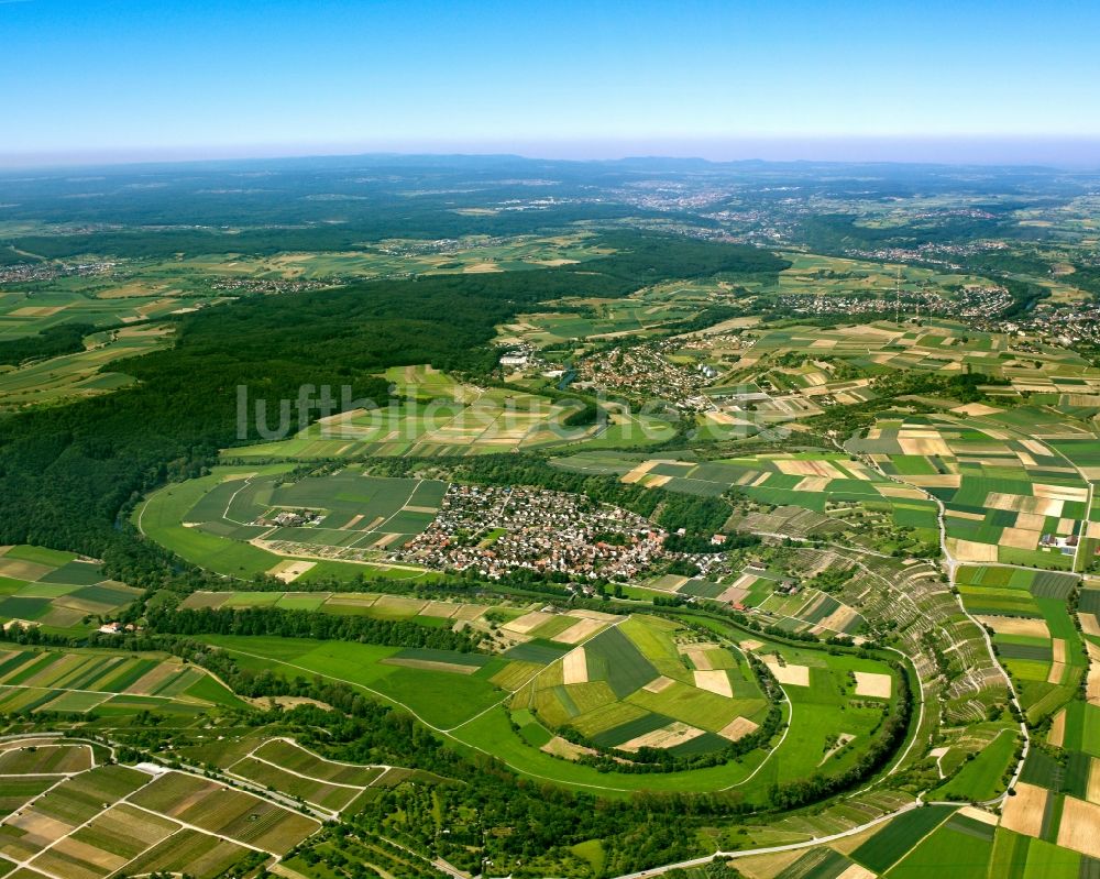 Mühlacker OT Mühlhausen an der aus der Vogelperspektive: Landschaft mit Ortsansicht von Mühlhausen an der Enz , einem Ortsteil von Mühlacker in Baden-Württemberg