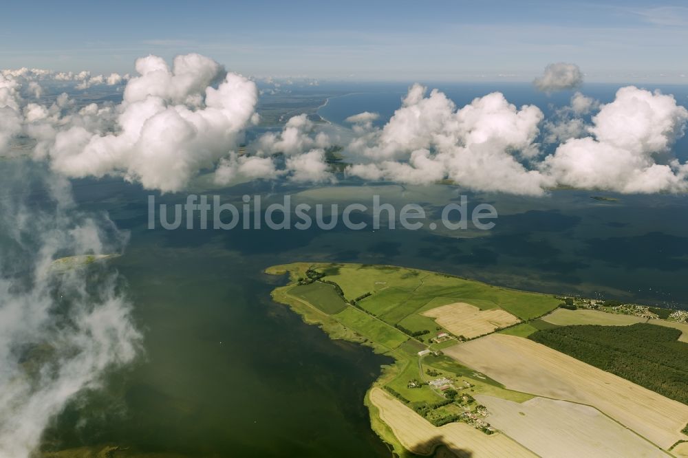 Ummanz aus der Vogelperspektive: Landschaft der Ostsee- Küste vor Ummanz auf der Insel Rügen im Bundesland Mecklenburg-Vorpommern