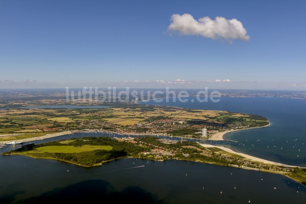 Lübeck OT Travemünde aus der Vogelperspektive: Landschaft des Ostseehafens von Lübeck - Travemünde an der Mündung der Trave in der Lübecker Bucht im Bundesland Schleswig-Holstein