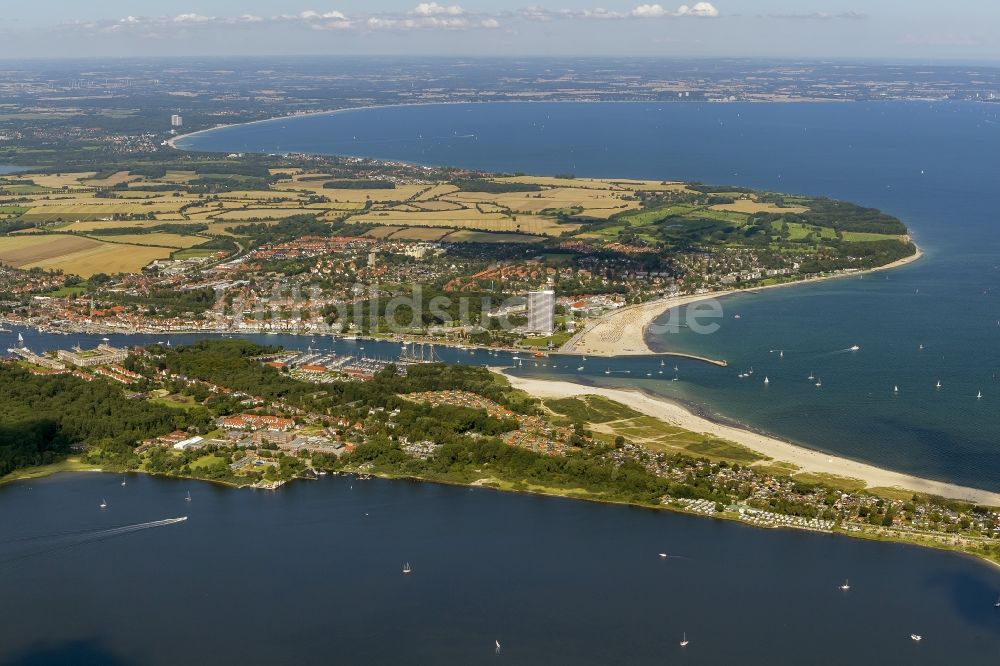 Luftbild Lübeck OT Travemünde - Landschaft des Ostseehafens von Lübeck - Travemünde an der Mündung der Trave in der Lübecker Bucht im Bundesland Schleswig-Holstein