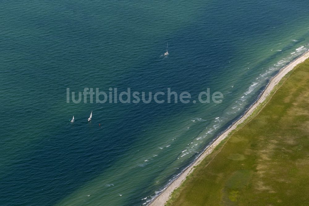 Klausdorf von oben - Landschaft der Ostseeküste der Insel Hiddensee bei Klausdorf im Bundesland Mecklenburg-Vorpommernrn