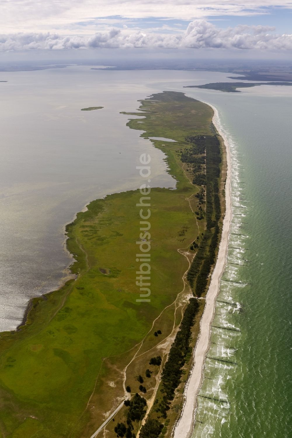 Luftaufnahme Klausdorf - Landschaft der Ostseeküste der Insel Hiddensee bei Klausdorf im Bundesland Mecklenburg-Vorpommernrn