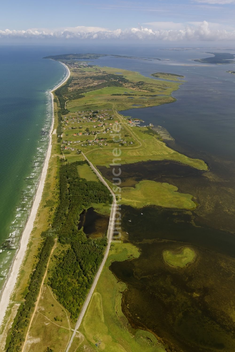 Klausdorf aus der Vogelperspektive: Landschaft der Ostseeküste der Insel Hiddensee bei Klausdorf im Bundesland Mecklenburg-Vorpommernrn