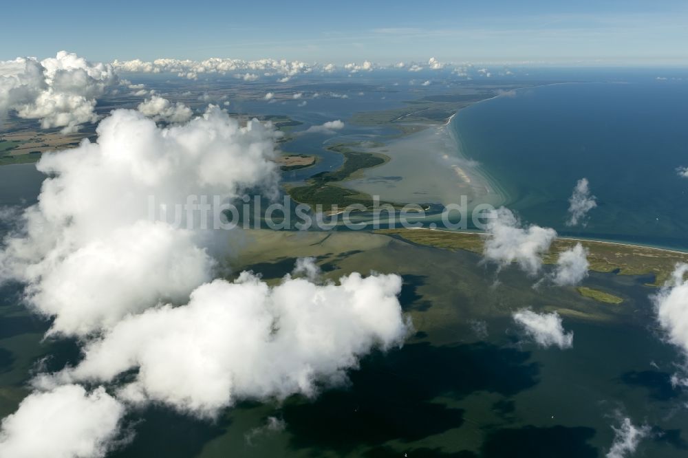 Luftbild Hiddensee - Landschaft der Ostseeküste zischen der vorgelagerten Insel Hiddensee und Schaprode auf der Insel Rügen im Bundesland Mecklenburg-Vorpommern