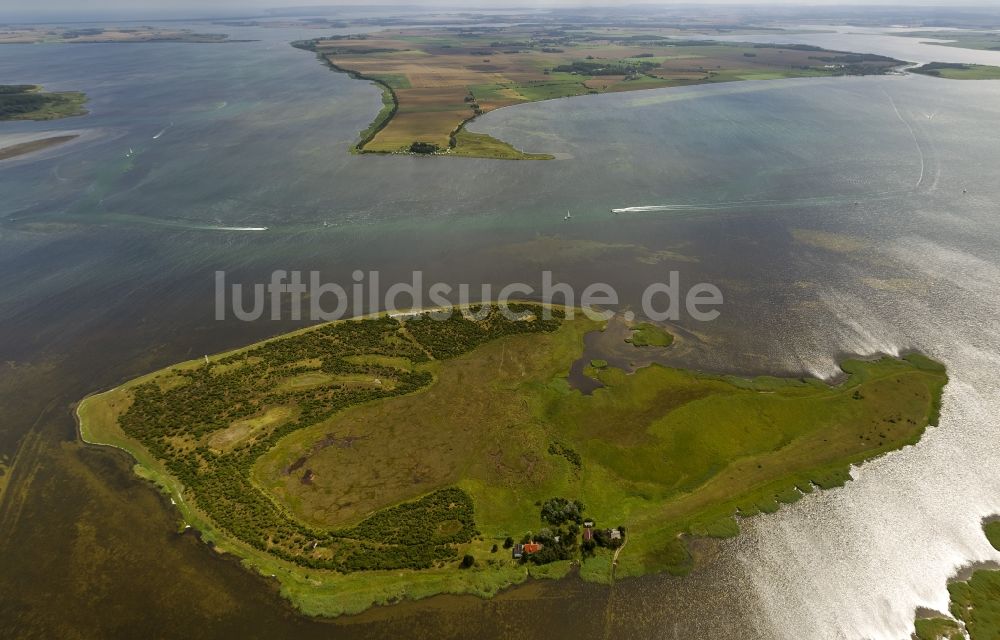 Luftbild Neuendorf auf Hiddensee - Landschaft der Ostseeküste zwischen der Fährinsel Bäk und der Insel Hiddensee bei Neuendorf im Bundesland Mecklenburg-Vorpommern