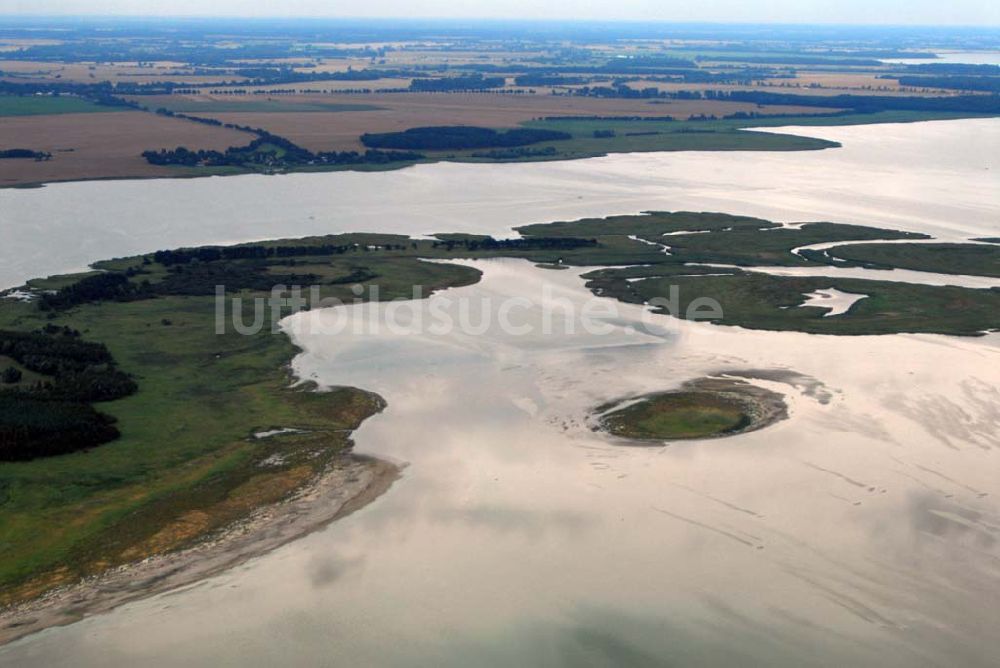 Hiddensee aus der Vogelperspektive: Landschaft vor dem Schaproder Bodden