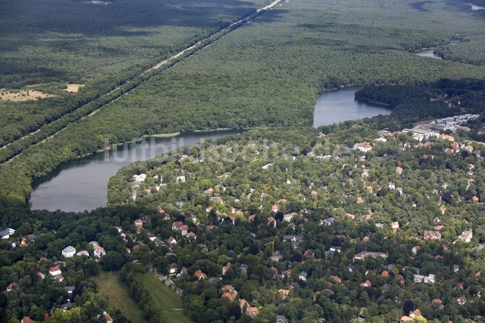 Luftaufnahme Berlin - Landschaft der Seenkette am Schlachtensee Grunewald in Berlin