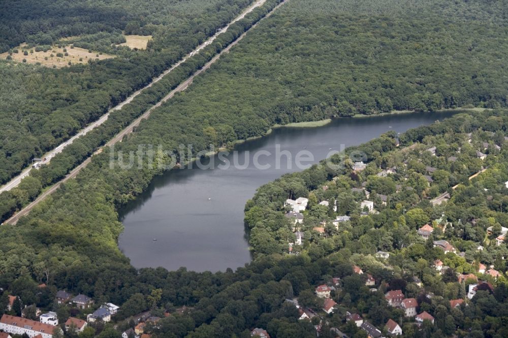 Berlin aus der Vogelperspektive: Landschaft der Seenkette am Schlachtensee Grunewald in Berlin