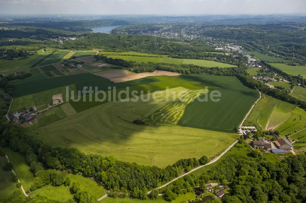 Luftaufnahme Essen - Landschaft am Swin- Golfplatz Rutherhof im Ruthertal des Stadtteil Kettwig in Essen im Bundesland Nordrhein-Westfalen